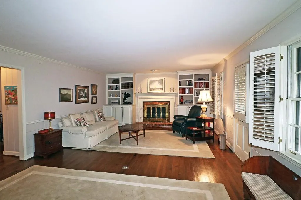 6160 Heards Creek Drive, Sandy Springs, Georgia 30328, 5 Bedrooms Bedrooms, ,3 BathroomsBathrooms,Residential,Sold,6160 Heards Creek Drive,7009474