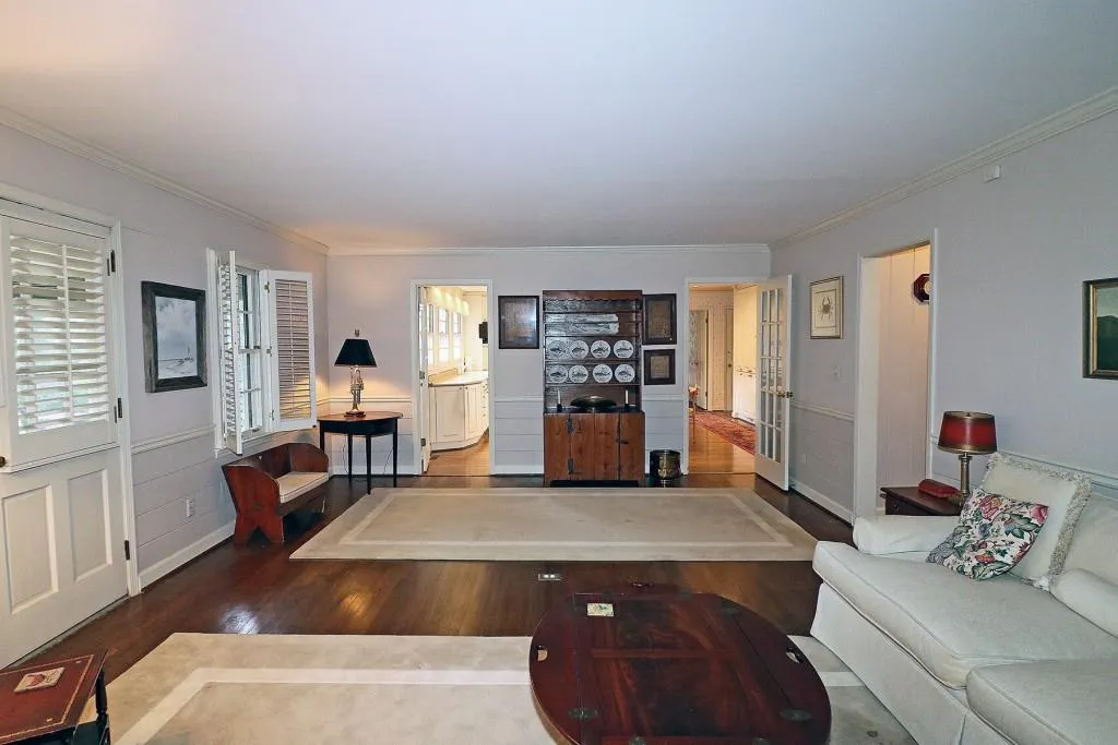 6160 Heards Creek Drive, Sandy Springs, Georgia 30328, 5 Bedrooms Bedrooms, ,3 BathroomsBathrooms,Residential,Sold,6160 Heards Creek Drive,7009474