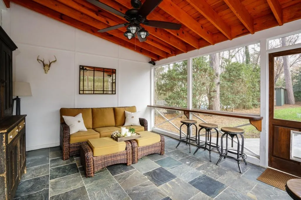 2059 Northside Drive Nw, Atlanta, Georgia 30305, 3 Bedrooms Bedrooms, ,2 BathroomsBathrooms,Residential,Sold,2059 Northside Drive Nw,5790830