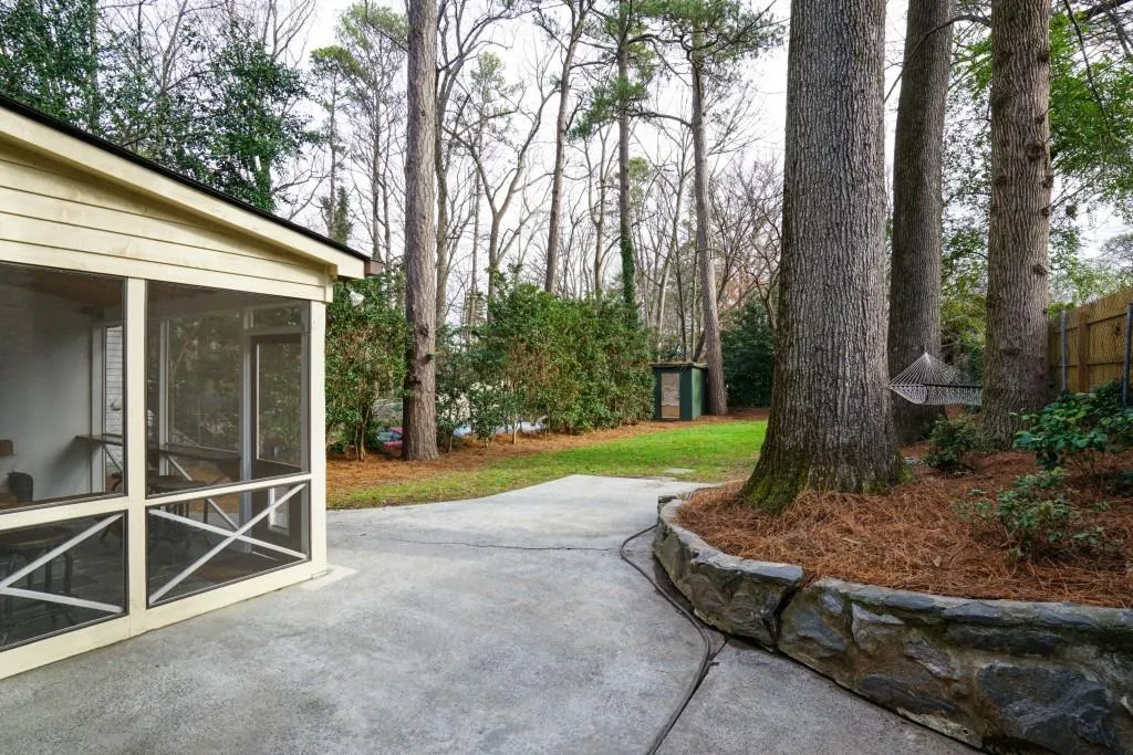 2059 Northside Drive Nw, Atlanta, Georgia 30305, 3 Bedrooms Bedrooms, ,2 BathroomsBathrooms,Residential,Sold,2059 Northside Drive Nw,5790830