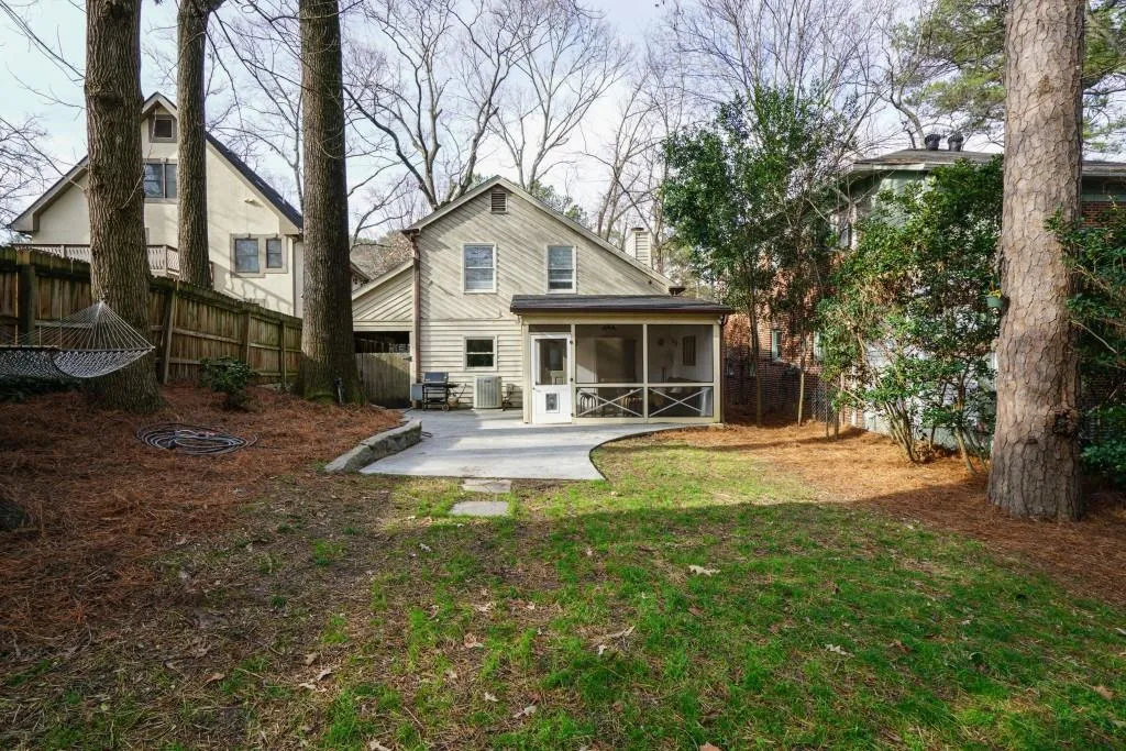 2059 Northside Drive Nw, Atlanta, Georgia 30305, 3 Bedrooms Bedrooms, ,2 BathroomsBathrooms,Residential,Sold,2059 Northside Drive Nw,5790830