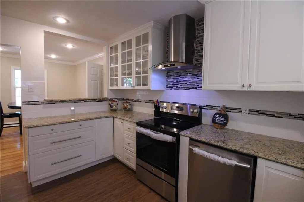 605 Dalrymple Road, Sandy Springs, Georgia 30328, 6 Bedrooms Bedrooms, ,3 BathroomsBathrooms,Residential,Sold,605 Dalrymple Road,5988662