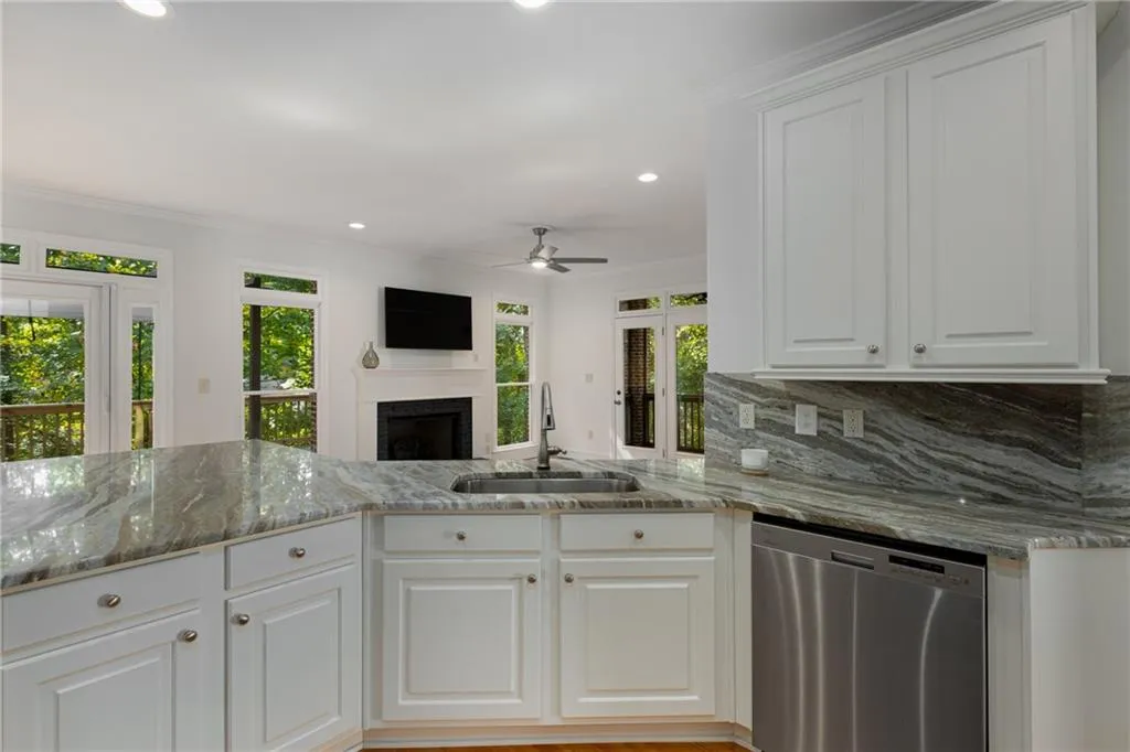 7249 Village Creek Trace, Sandy Springs, Georgia 30328, 4 Bedrooms Bedrooms, ,3 BathroomsBathrooms,Residential,Sold,7249 Village Creek Trace,7128695