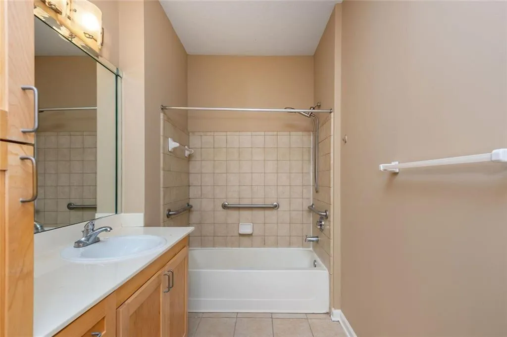 400 17th Street Nw Unit 2322, Atlanta, Georgia 30318, 1 Bedroom Bedrooms, ,1 BathroomBathrooms,Residential,For Sale,400 17th Street Nw Unit 2322,7620952