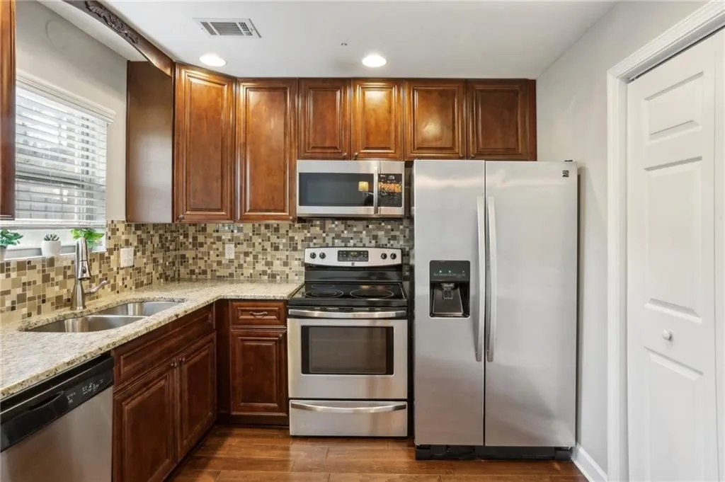 265 Winding River Drive Unit G, Sandy Springs, Georgia 30350, 2 Bedrooms Bedrooms, ,1 BathroomBathrooms,Residential,Sold,265 Winding River Drive Unit G,7539683