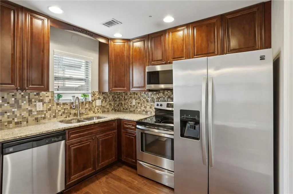 265 Winding River Drive Unit G, Sandy Springs, Georgia 30350, 2 Bedrooms Bedrooms, ,1 BathroomBathrooms,Residential,Sold,265 Winding River Drive Unit G,7539683