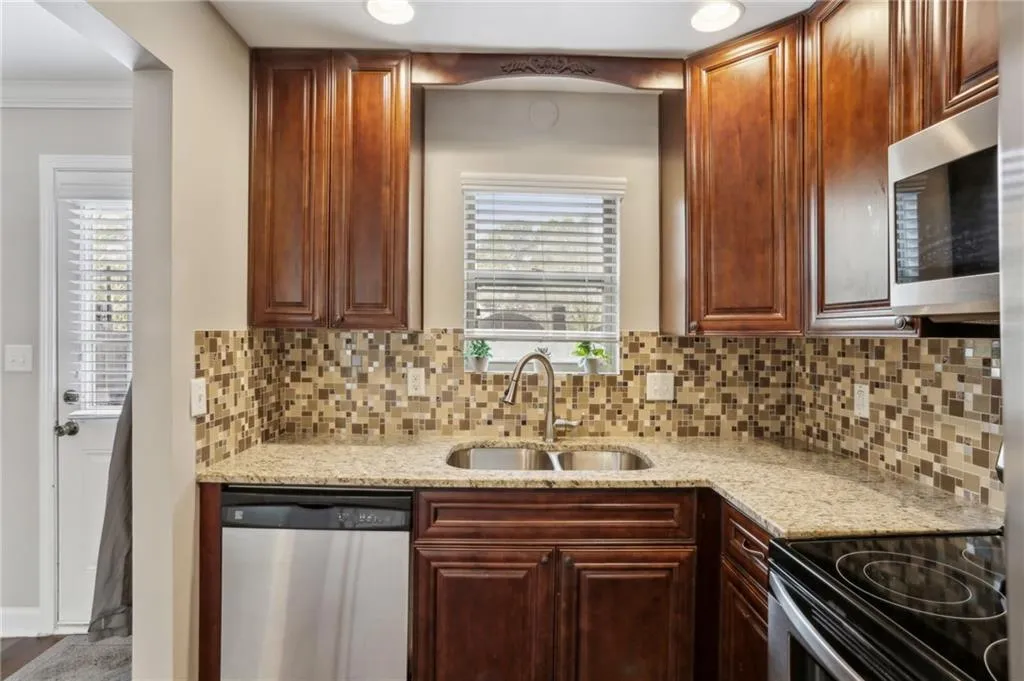 265 Winding River Drive Unit G, Sandy Springs, Georgia 30350, 2 Bedrooms Bedrooms, ,1 BathroomBathrooms,Residential,Sold,265 Winding River Drive Unit G,7539683