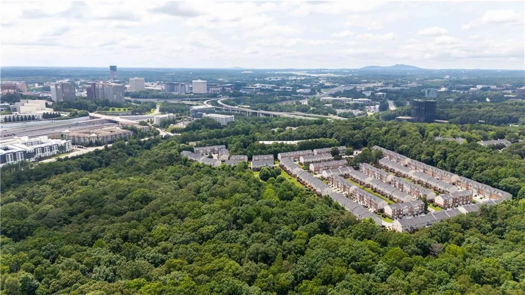 Located conveniently close to The Battery & Truist Park!