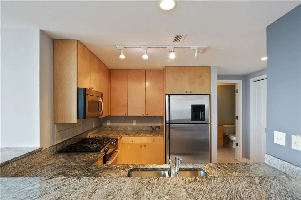 3338 Peachtree Road Ne Unit 3404, Atlanta, Georgia 30326, 1 Bedroom Bedrooms, ,1 BathroomBathrooms,Residential,Sold,3338 Peachtree Road Ne Unit 3404,6546254