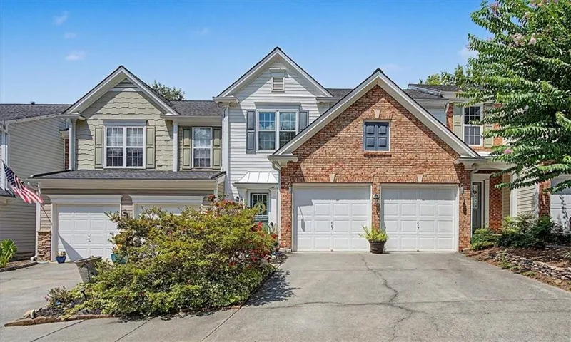 Welcome to this well-maintained townhome!