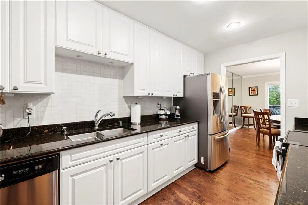 71 Forrest Place, Sandy Springs, Georgia 30328, 3 Bedrooms Bedrooms, ,2 BathroomsBathrooms,Residential,Sold,71 Forrest Place,6932707