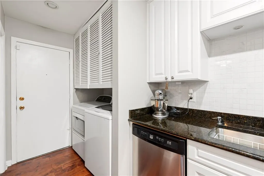 71 Forrest Place, Sandy Springs, Georgia 30328, 3 Bedrooms Bedrooms, ,2 BathroomsBathrooms,Residential,Sold,71 Forrest Place,6932707