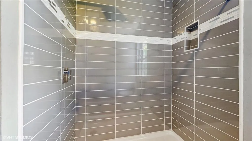 Full bath featuring a tile shower
