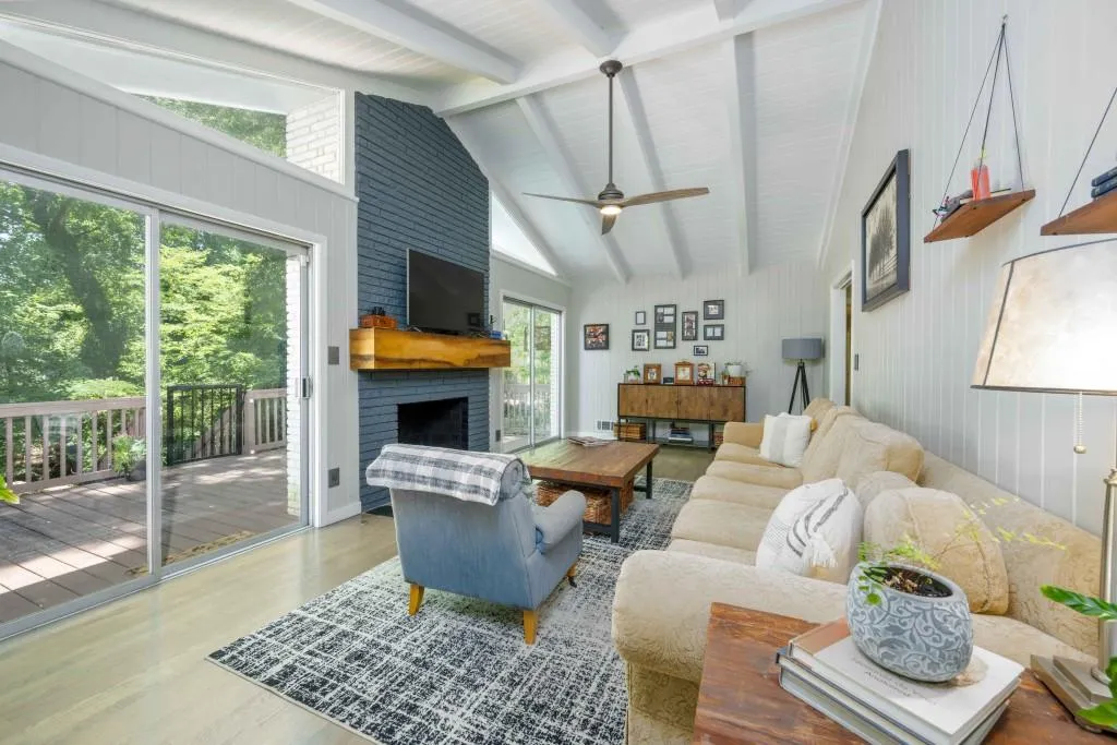 5255 Mount Vernon Parkway, Sandy Springs, Georgia 30327, 5 Bedrooms Bedrooms, ,3 BathroomsBathrooms,Residential,Sold,5255 Mount Vernon Parkway,7071435