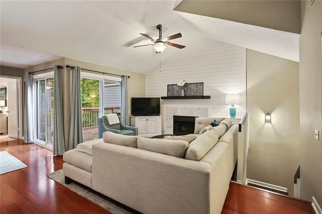 45 Dunwoody Springs Drive, Atlanta, Georgia 30328, 2 Bedrooms Bedrooms, ,2 BathroomsBathrooms,Residential,Sold,45 Dunwoody Springs Drive,6780326