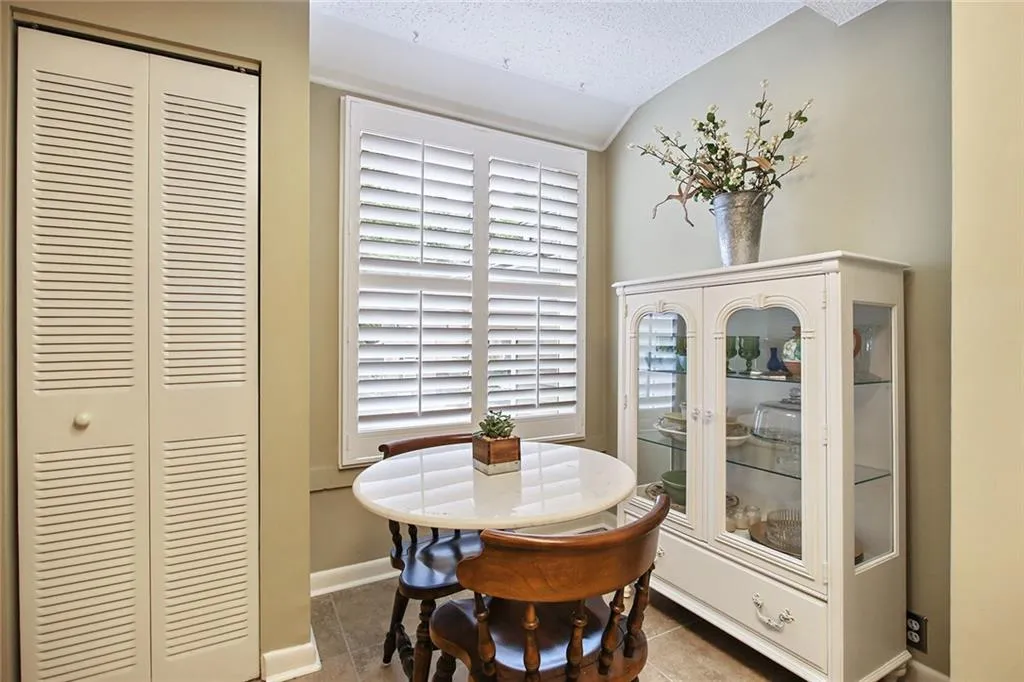 45 Dunwoody Springs Drive, Atlanta, Georgia 30328, 2 Bedrooms Bedrooms, ,2 BathroomsBathrooms,Residential,Sold,45 Dunwoody Springs Drive,6780326
