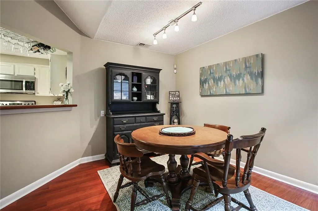 45 Dunwoody Springs Drive, Atlanta, Georgia 30328, 2 Bedrooms Bedrooms, ,2 BathroomsBathrooms,Residential,Sold,45 Dunwoody Springs Drive,6780326