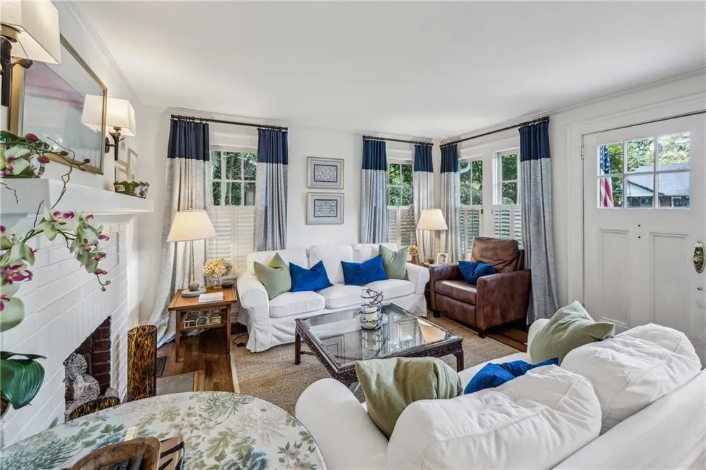 2210 Fairhaven Circle Ne, Atlanta, Georgia 30305, 3 Bedrooms Bedrooms, ,2 BathroomsBathrooms,Residential,For Sale,2210 Fairhaven Circle Ne,7616350