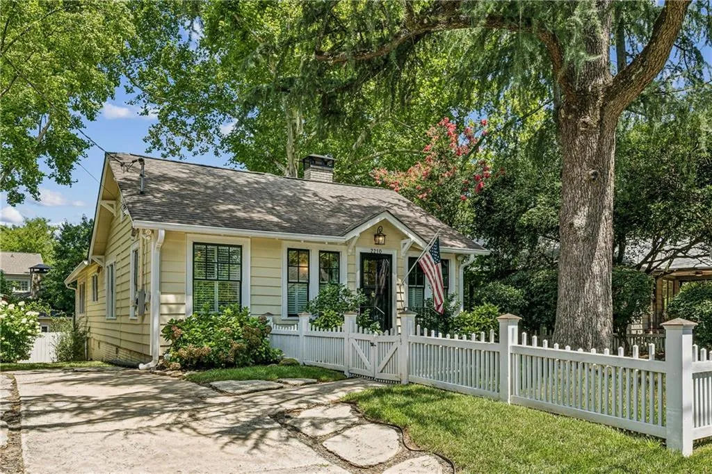 2210 Fairhaven Circle Ne, Atlanta, Georgia 30305, 3 Bedrooms Bedrooms, ,2 BathroomsBathrooms,Residential,For Sale,2210 Fairhaven Circle Ne,7616350
