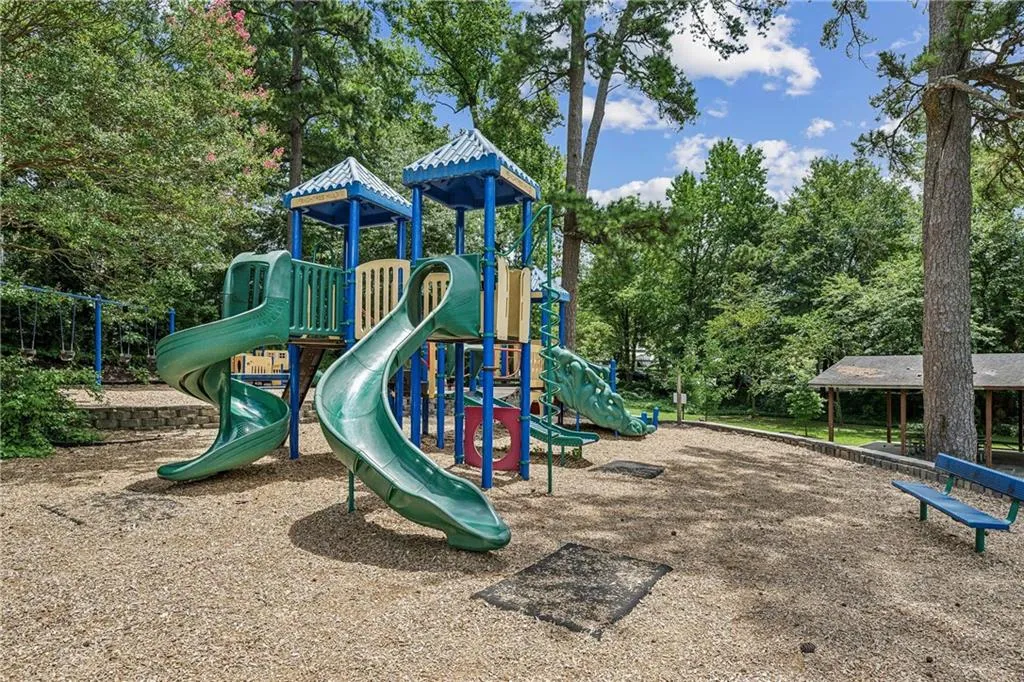 2210 Fairhaven Circle Ne, Atlanta, Georgia 30305, 3 Bedrooms Bedrooms, ,2 BathroomsBathrooms,Residential,For Sale,2210 Fairhaven Circle Ne,7616350