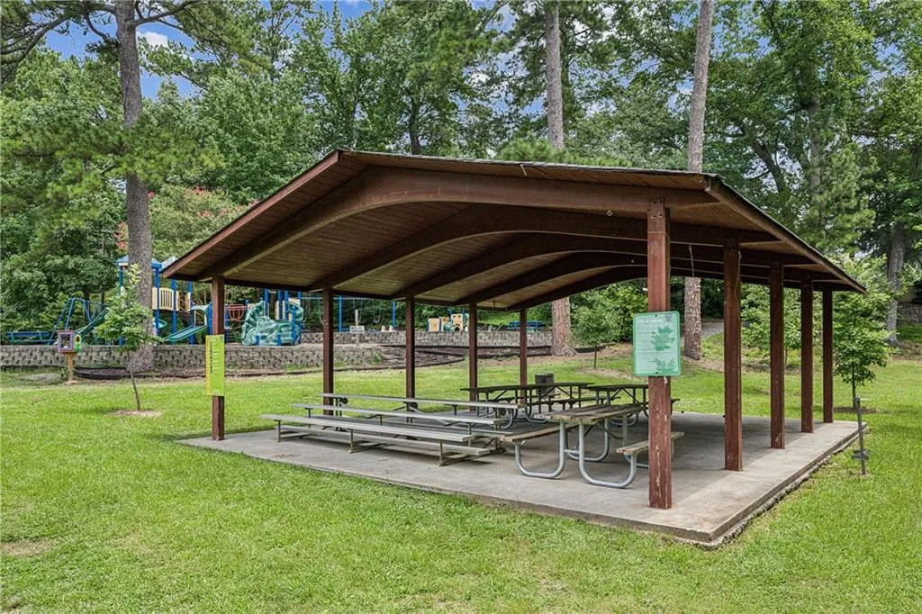 2210 Fairhaven Circle Ne, Atlanta, Georgia 30305, 3 Bedrooms Bedrooms, ,2 BathroomsBathrooms,Residential,For Sale,2210 Fairhaven Circle Ne,7616350