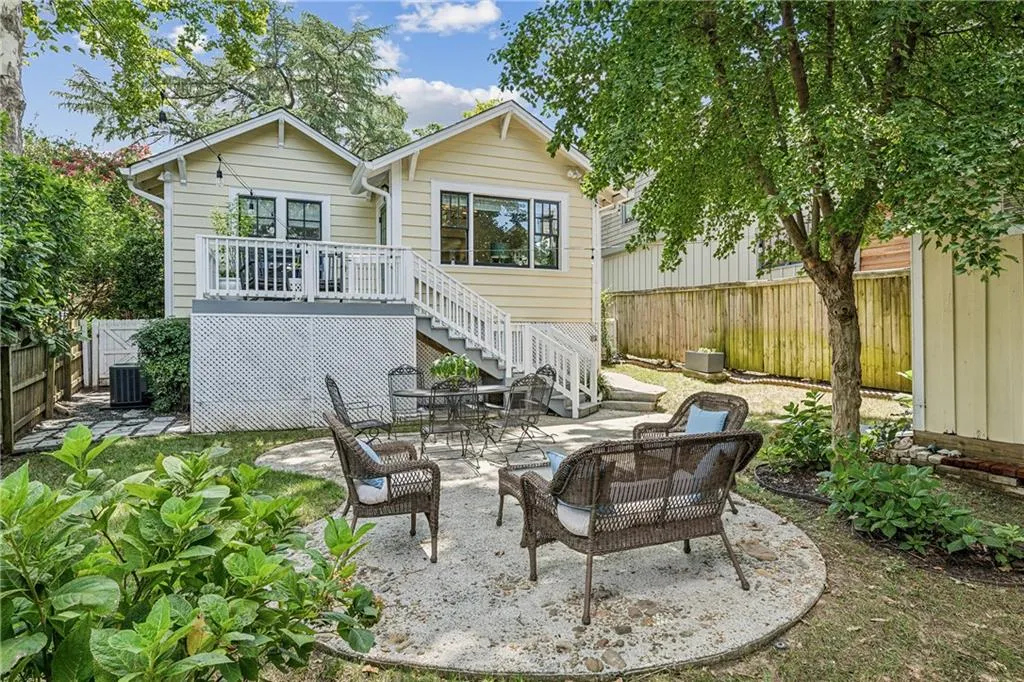 2210 Fairhaven Circle Ne, Atlanta, Georgia 30305, 3 Bedrooms Bedrooms, ,2 BathroomsBathrooms,Residential,For Sale,2210 Fairhaven Circle Ne,7616350