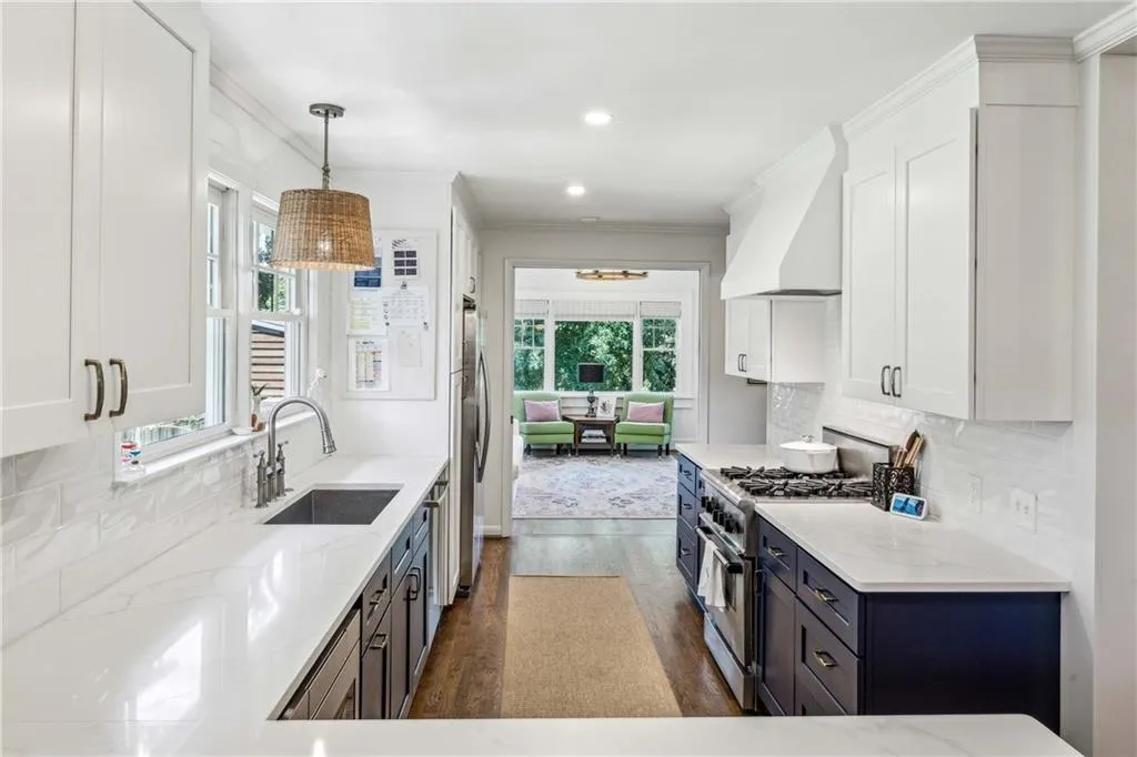 2210 Fairhaven Circle Ne, Atlanta, Georgia 30305, 3 Bedrooms Bedrooms, ,2 BathroomsBathrooms,Residential,For Sale,2210 Fairhaven Circle Ne,7616350