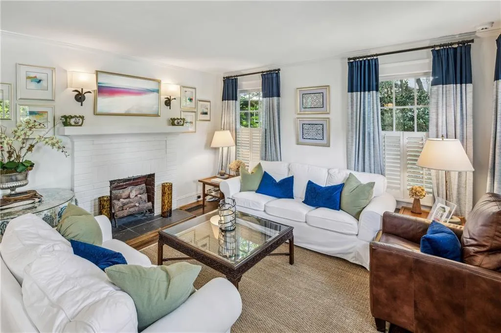2210 Fairhaven Circle Ne, Atlanta, Georgia 30305, 3 Bedrooms Bedrooms, ,2 BathroomsBathrooms,Residential,For Sale,2210 Fairhaven Circle Ne,7616350