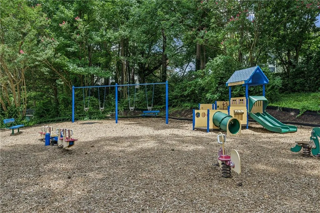 2210 Fairhaven Circle Ne, Atlanta, Georgia 30305, 3 Bedrooms Bedrooms, ,2 BathroomsBathrooms,Residential,For Sale,2210 Fairhaven Circle Ne,7616350