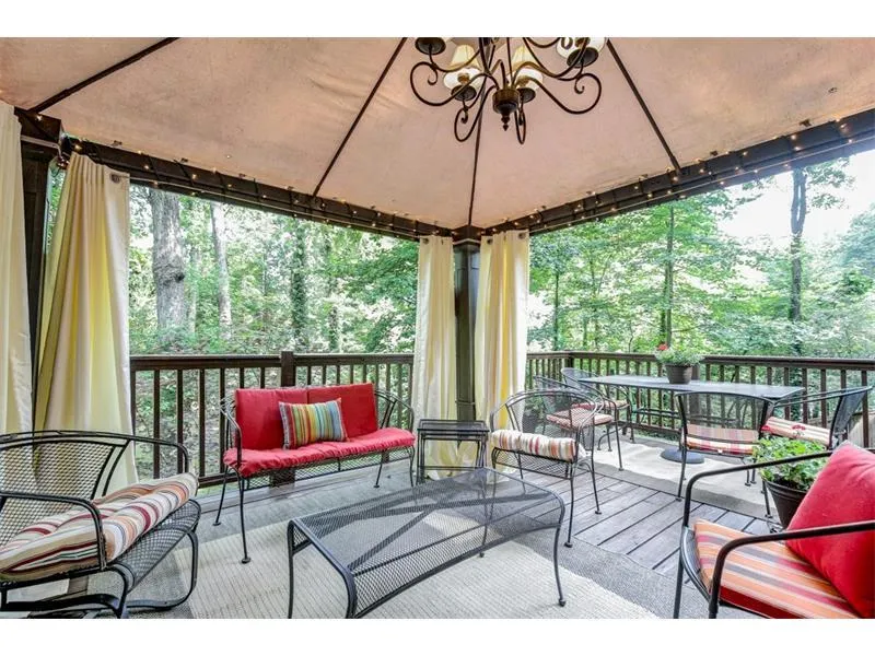6778 Brandon Mill Road, Sandy Springs, Georgia 30328, 4 Bedrooms Bedrooms, ,3 BathroomsBathrooms,Residential,Sold,6778 Brandon Mill Road,5755403