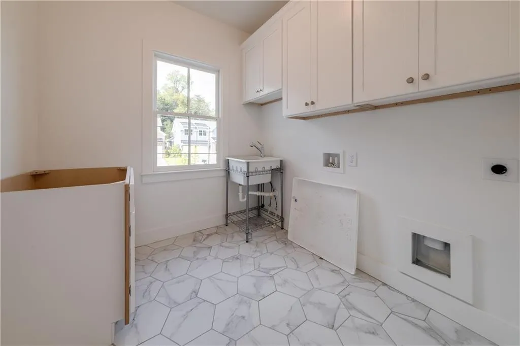 277 Green Hill Road, Sandy Springs, Georgia 30342, 6 Bedrooms Bedrooms, ,6 BathroomsBathrooms,Residential,Sold,277 Green Hill Road,7220547