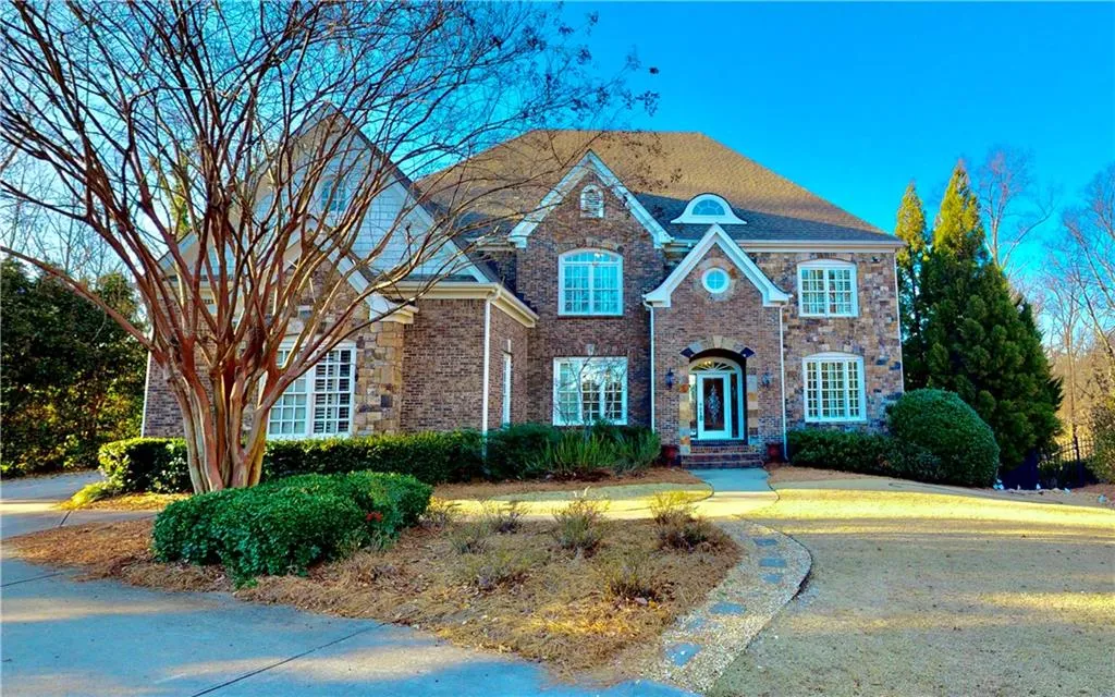 5240 Forest Ridge Circle, Atlanta, Georgia 30342, 6 Bedrooms Bedrooms, ,5 BathroomsBathrooms,Residential,Sold,5240 Forest Ridge Circle,6849040