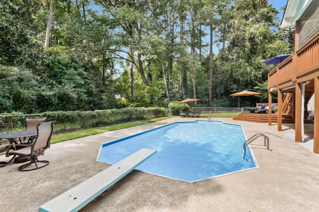 4770 Chatworth Court, Atlanta, Georgia 30342, 4 Bedrooms Bedrooms, ,3 BathroomsBathrooms,Residential,Sold,4770 Chatworth Court,6674029
