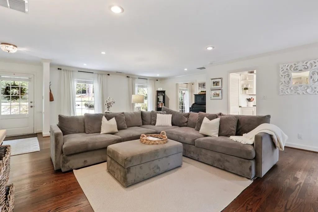 4770 Chatworth Court, Atlanta, Georgia 30342, 4 Bedrooms Bedrooms, ,3 BathroomsBathrooms,Residential,Sold,4770 Chatworth Court,6674029