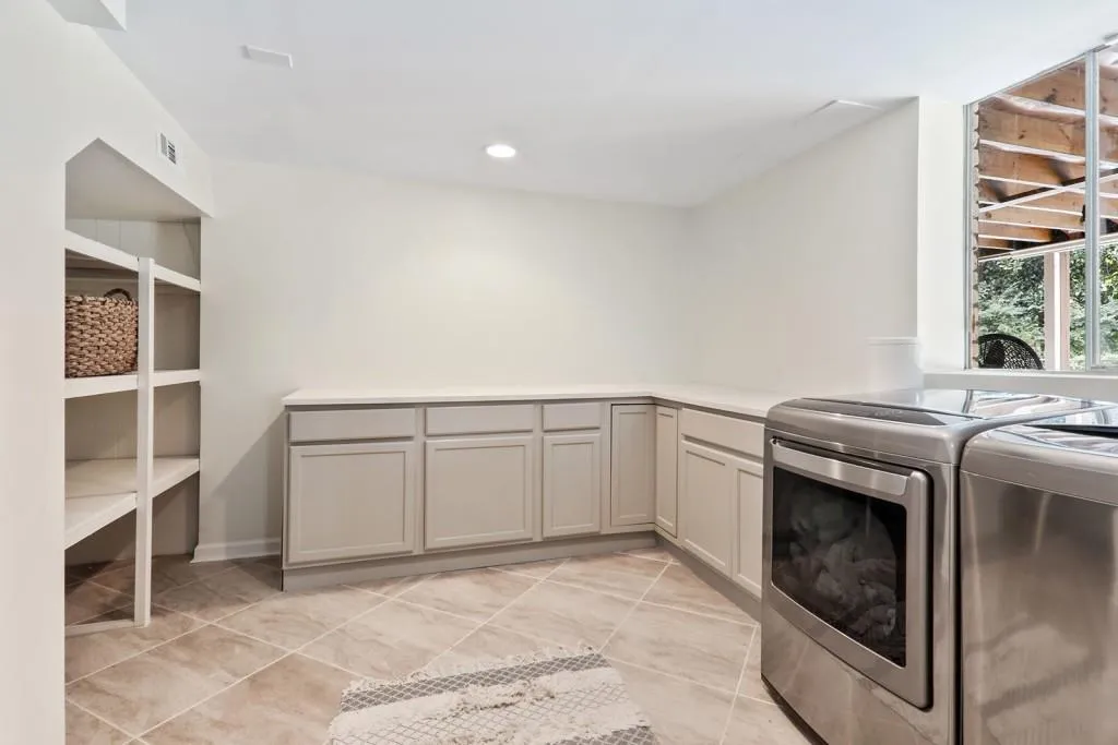 4770 Chatworth Court, Atlanta, Georgia 30342, 4 Bedrooms Bedrooms, ,3 BathroomsBathrooms,Residential,Sold,4770 Chatworth Court,6674029