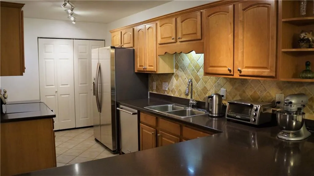 703 Brighton Point, Atlanta, Georgia 30328, 2 Bedrooms Bedrooms, ,2 BathroomsBathrooms,Residential,Sold,703 Brighton Point,6608909