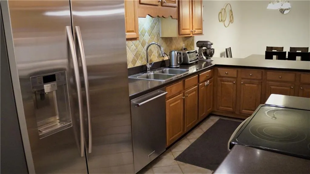 703 Brighton Point, Atlanta, Georgia 30328, 2 Bedrooms Bedrooms, ,2 BathroomsBathrooms,Residential,Sold,703 Brighton Point,6608909