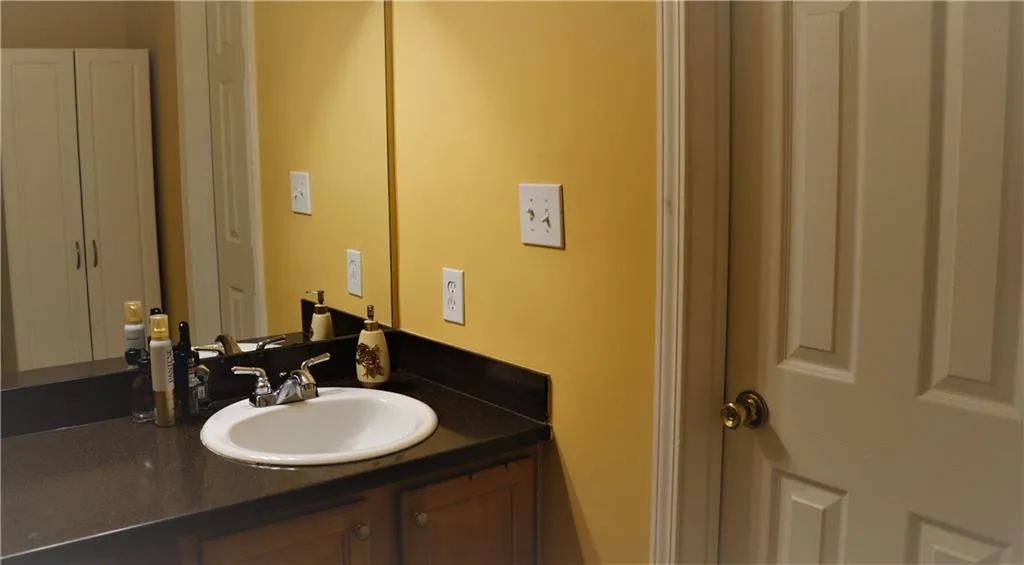703 Brighton Point, Atlanta, Georgia 30328, 2 Bedrooms Bedrooms, ,2 BathroomsBathrooms,Residential,Sold,703 Brighton Point,6608909