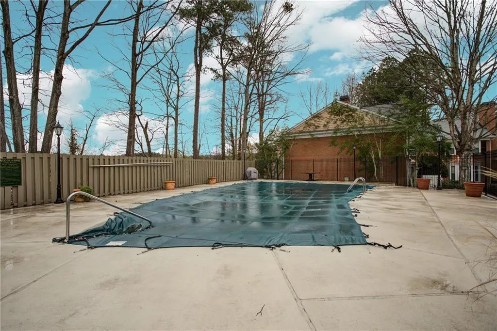 7500 Roswell Road Unit 1, Sandy Springs, Georgia 30350, 2 Bedrooms Bedrooms, ,2 BathroomsBathrooms,Residential,Sold,7500 Roswell Road Unit 1,6516634