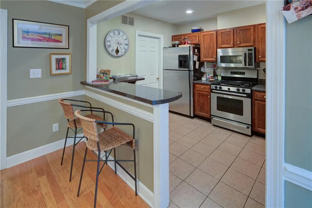 7500 Roswell Road Unit 1, Sandy Springs, Georgia 30350, 2 Bedrooms Bedrooms, ,2 BathroomsBathrooms,Residential,Sold,7500 Roswell Road Unit 1,6516634