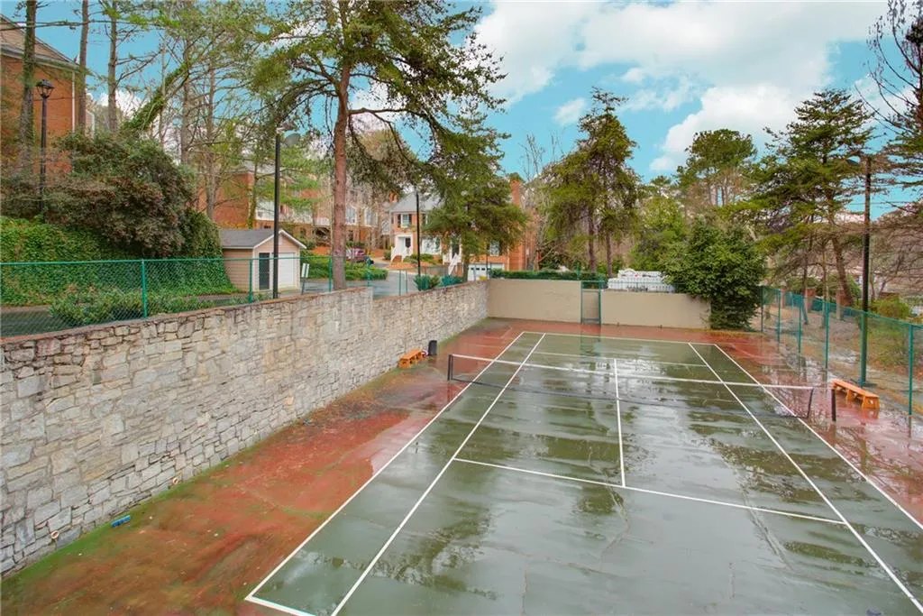 7500 Roswell Road Unit 1, Sandy Springs, Georgia 30350, 2 Bedrooms Bedrooms, ,2 BathroomsBathrooms,Residential,Sold,7500 Roswell Road Unit 1,6516634