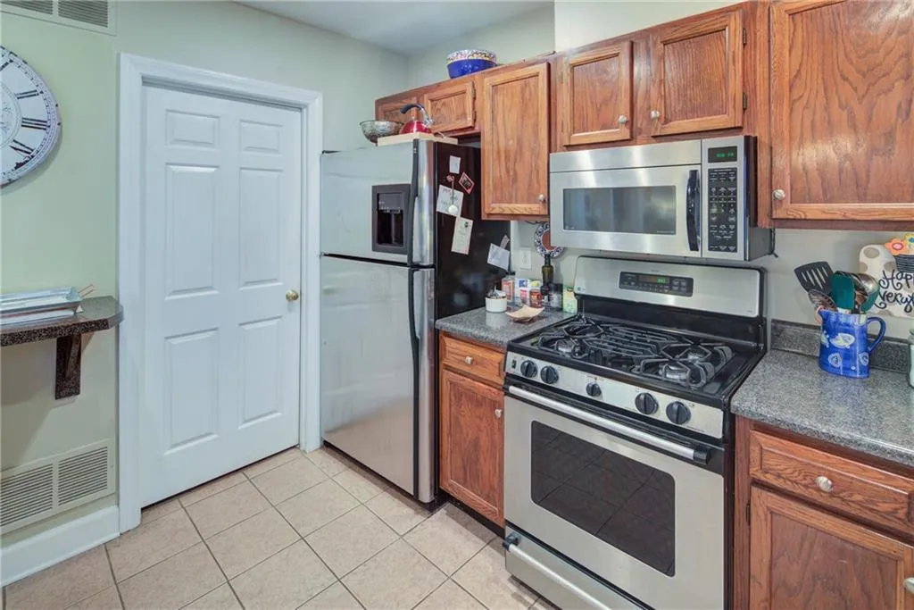 7500 Roswell Road Unit 1, Sandy Springs, Georgia 30350, 2 Bedrooms Bedrooms, ,2 BathroomsBathrooms,Residential,Sold,7500 Roswell Road Unit 1,6516634