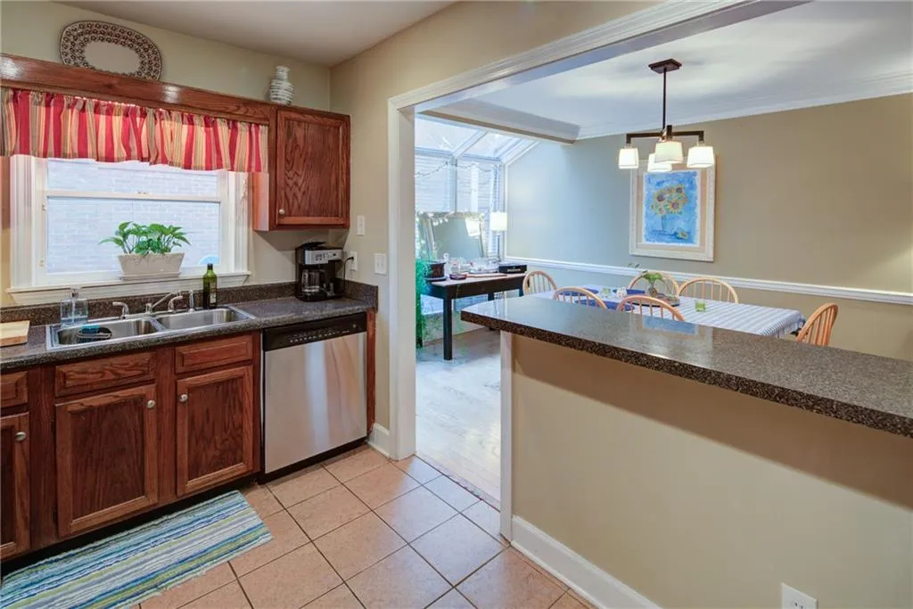 7500 Roswell Road Unit 1, Sandy Springs, Georgia 30350, 2 Bedrooms Bedrooms, ,2 BathroomsBathrooms,Residential,Sold,7500 Roswell Road Unit 1,6516634