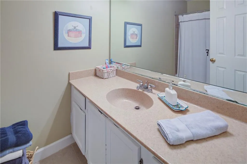 7500 Roswell Road Unit 1, Sandy Springs, Georgia 30350, 2 Bedrooms Bedrooms, ,2 BathroomsBathrooms,Residential,Sold,7500 Roswell Road Unit 1,6516634