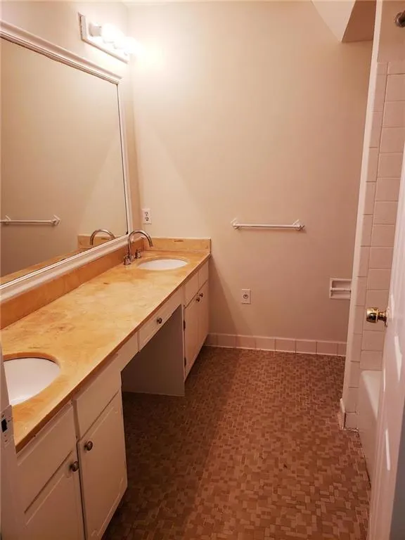 6851 Roswell Road Unit J1, Atlanta, Georgia 30328, 2 Bedrooms Bedrooms, ,2 BathroomsBathrooms,Residential,Sold,6851 Roswell Road Unit J1,6091615