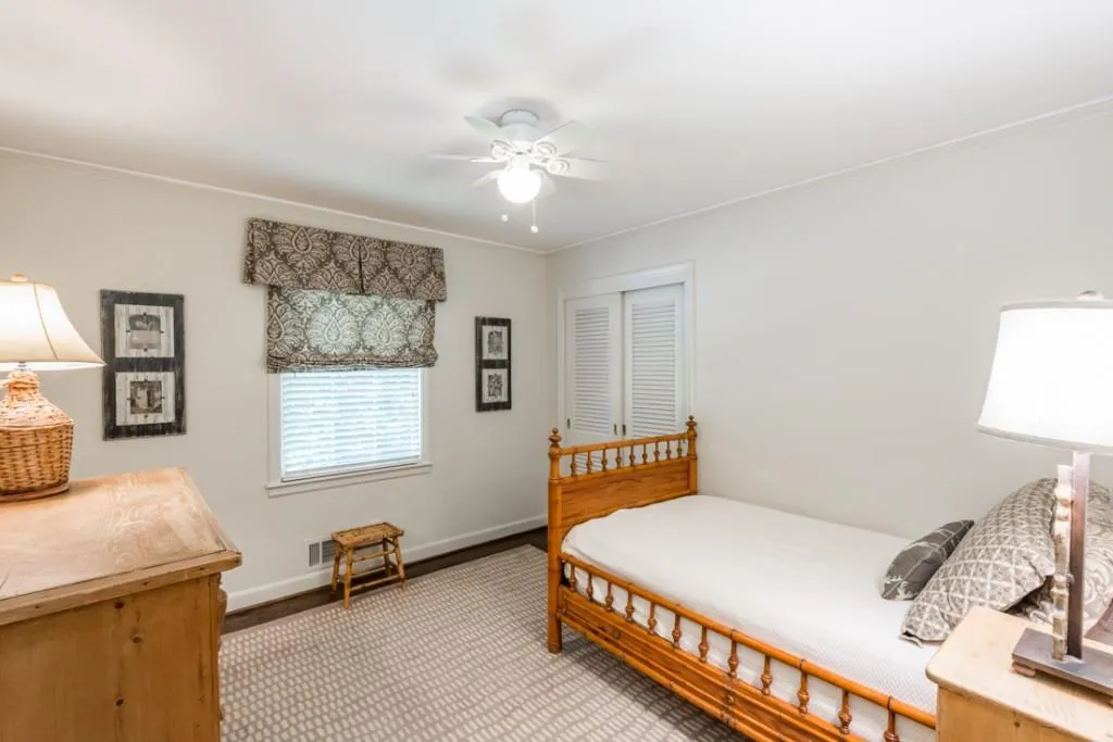 100 River Springs Drive, Sandy Springs, Georgia 30328, 4 Bedrooms Bedrooms, ,3 BathroomsBathrooms,Residential,Sold,100 River Springs Drive,5861168