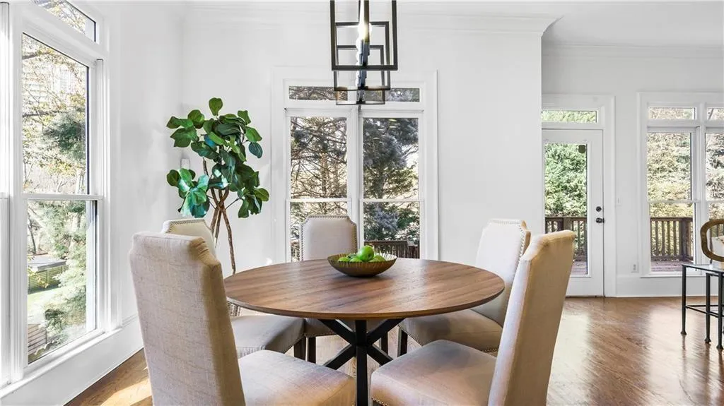 Eat-in Kitchen area surrounded by windows!