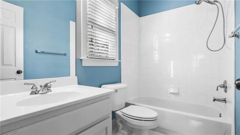 One of the 4 private en-suite bathrooms