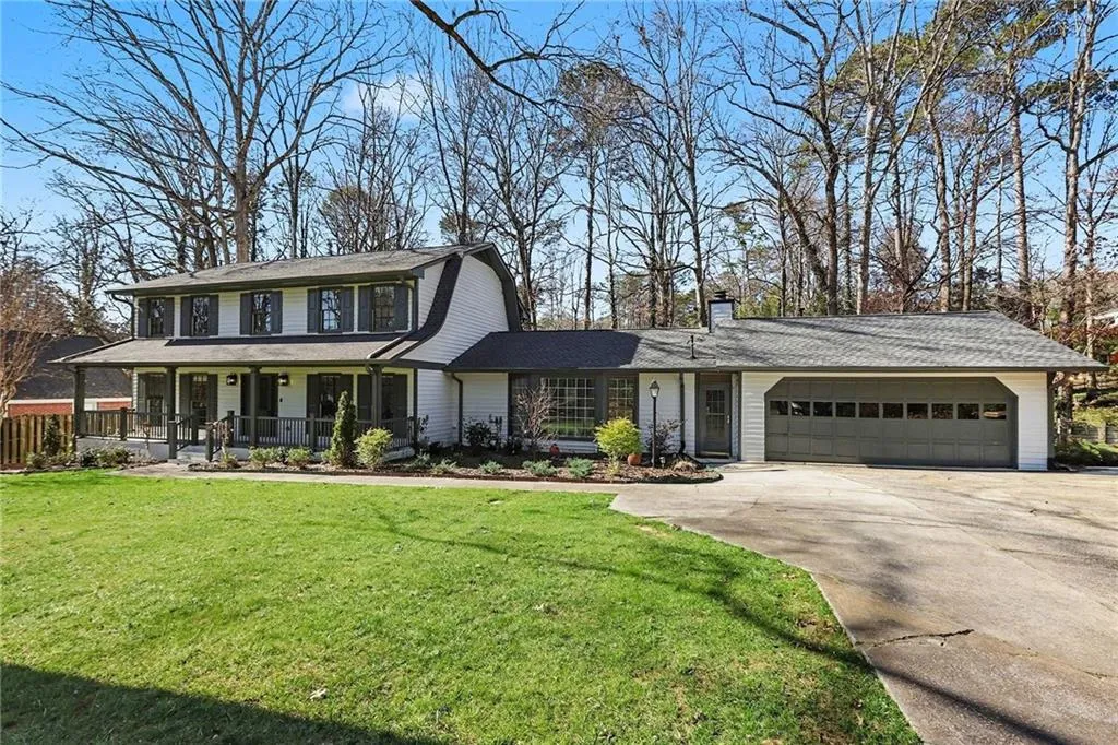 7070 Glenridge Drive, Atlanta, Georgia 30328, 5 Bedrooms Bedrooms, ,3 BathroomsBathrooms,Residential,For Sale,7070 Glenridge Drive,7707385