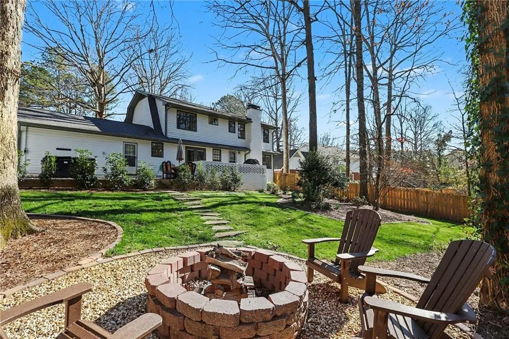 7070 Glenridge Drive, Atlanta, Georgia 30328, 5 Bedrooms Bedrooms, ,3 BathroomsBathrooms,Residential,For Sale,7070 Glenridge Drive,7707385
